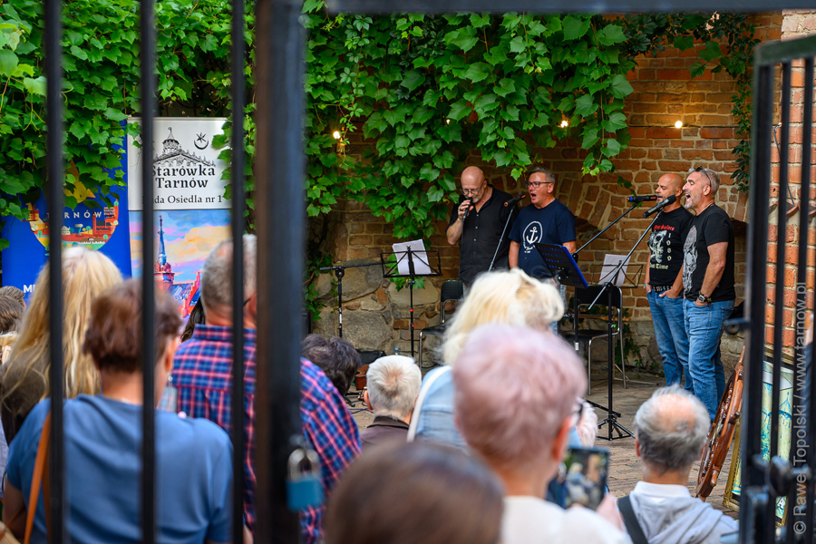 na zdjęciu część wnętrza bastei, odbywa się tam koncert